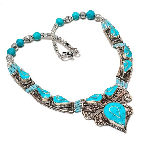 Collana con pietre preziose