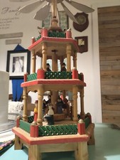 ARTICOLI EPOCA ANTIQUARIATO GIOSTRA IN LEGNO PIRAMIDE NATALIZIA RICHARD GLASSER