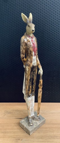 Statua coniglio con ombrello