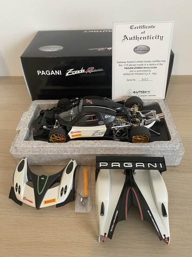 Autoart signature pagani - 1:18,