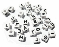 50pz misti Alfabeto / lettere di perline acrilico bianche cubo 8mm bijoux