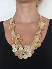 Collana bottoni corno - in,