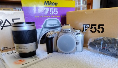 Fotocamera analogica reflex