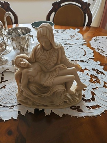 Pieta michelangelo statue - pieta',