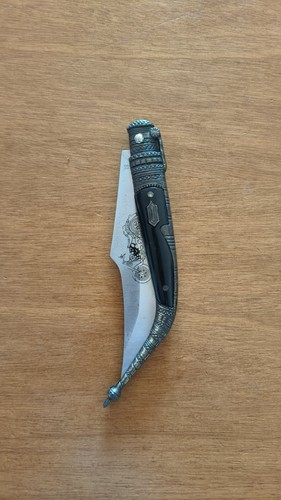 Coltello con moto sulla - con,
