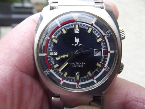 Ancienne lip nautic - -, sky
