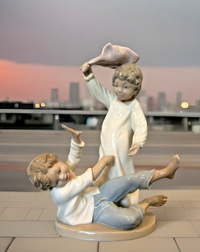 Retired nao lladro pillow - retired,