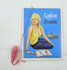 CALENDARIETTO BARBIERE AUTOM D'EPOCA SEGNALE STRADALE VECCHIO PINUP CORDARA 1960