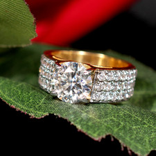 4 anelli con diamanti bianchi