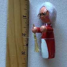 Bambola nonna vintage in legno