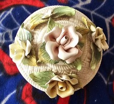 centrotavola in ceramica con decoro floreale primi dell'700