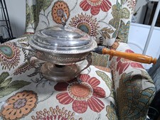 Buffet con piedini placcati