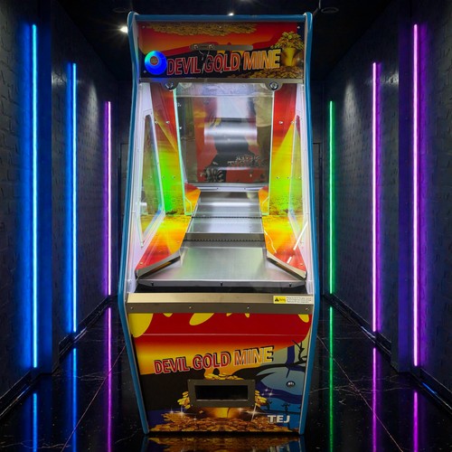 Quarter coin pusher - quarter, machine