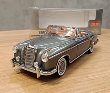 MERCEDES BENZ 220 SE CABRIOLET - 1958 - SUN STAR  1:18 - Silver met. - Die cast.