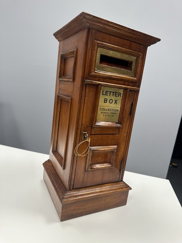 Cassetta delle lettere - , in