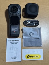 Insta360 One RS 1 pollice