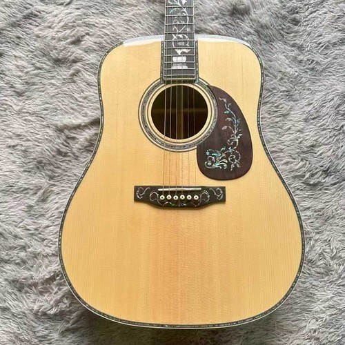 Chitarra acustica naturale