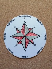 Rosa dei venti in ceramica