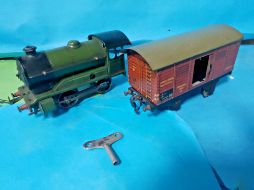 Treno carica con chiavetta - a,