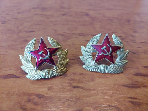 Due coccarde militari