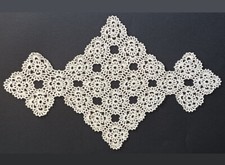 Centrino uncinetto ricamato