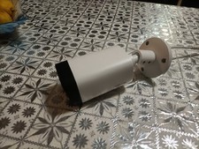 Telecamera bullet Dahua con sistema ad infrarossi, bianca, 4MP, WDR.