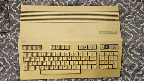 Computer commodore 128 - computer,