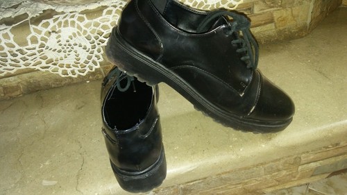 Scarpe nere stringate donna