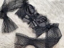 Bralette In Pizzo Nero con manichine in tulle