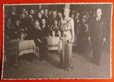 CARTOLINA DONNA  MODELLA O CANTANTE 1940 - 50 C. ( F 15 / N°2 )