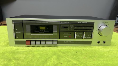 Registratore cassette - il, a