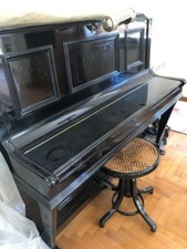 Pianoforte verticale antico usato