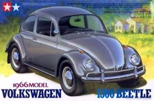 TAMIYA 1:24 KIT AUTO IN PLASTICA VOLKSWAGEN MAGGIOLINO VW 1300 BEETLE '66  24136