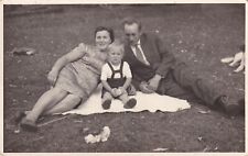 BLACK AND WHITE PHOTOGRAPH OF