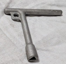 CHIAVE TRIANGOLARE CASSETTA CONTATORE METALLO