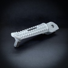 Peggiapiedi anteriore sinistro