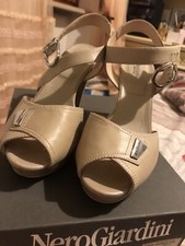 Sandalo Nero Giardini Plateau Sabbia N39