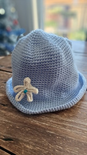 Cappello uncinetto azzurro - a,