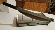 Taglierina rifilatrice in