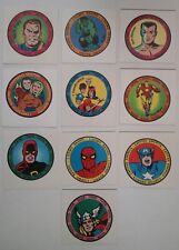 SET COMPLETO DI 10 ADESIVI SOLO PER I SOCI CLUB SUPER EROI corno 1975 supereroi