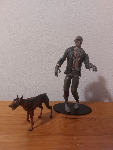 Neca zombie dog - +, cerberus