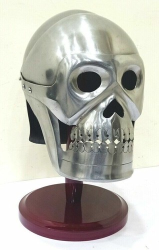 Casco scheletrico medievale