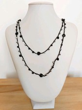 Collana uncinetto e cristalli nera