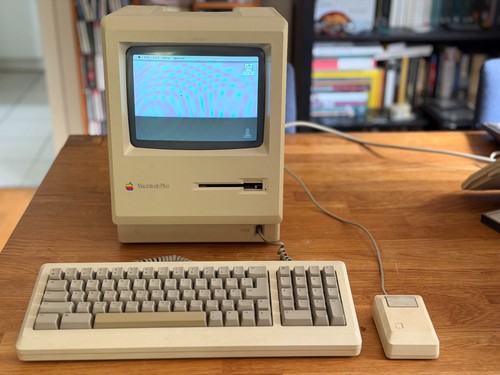 Apple macintosh plus - plus, (1986)