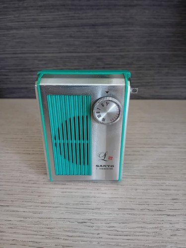 Vintage radio sanyo model - radio,
