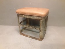 Sgabello Design In Metallo Con Seduta In Cuoio