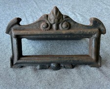 ANTICA CORNICE COPRIFERITOIA PER BUCA DA LETTERE POSTA IN FUSIONE DI FERRO