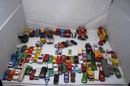 Grande lotto auto giocattolo