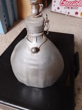 Vecchia e antica borraccia vintage in alluminio latta originale d'epoca militare