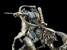 Samurai giapponese a cavallo